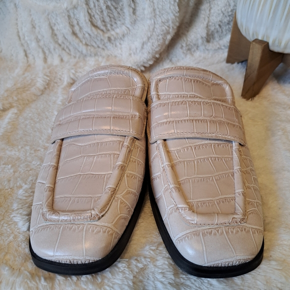 Marc Fisher Flyta Croc Embossed Leather Loafer Mule Square Toe Natural NWOT Sz 9 - Picture 3 of 10